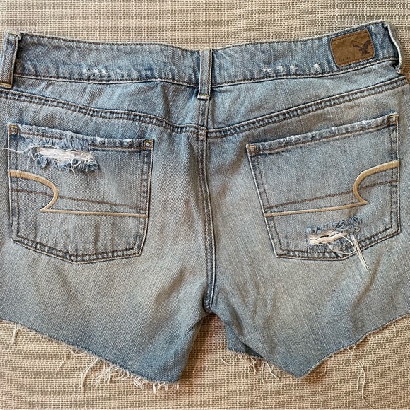 American Eagle Distressed Jean Shorts (8) - Picture 2 of 3